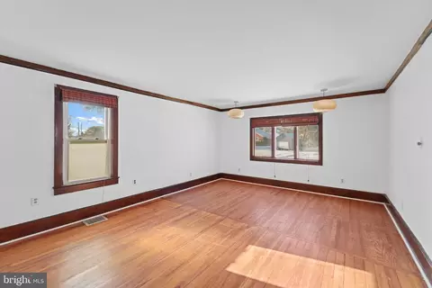 Living - 200 N Union St, Salem, NJ 08079 photo 4 of 7