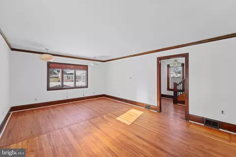 Living - 200 N Union St, Salem, NJ 08079 photo 2 of 7