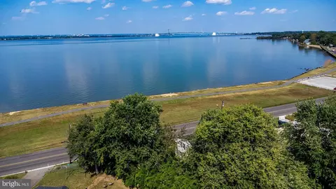 96 Riviera Dr, Pennsville, NJ 08070