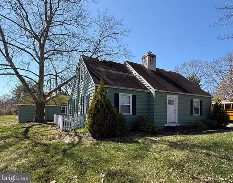 81 N Greenwich St, Alloway, NJ 08001