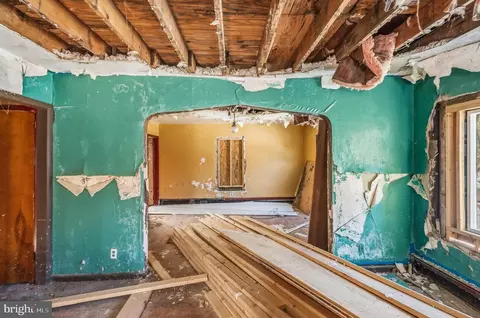 Entry Way - 115 Eighth St, Salem, NJ 08079 photo 5 of 12