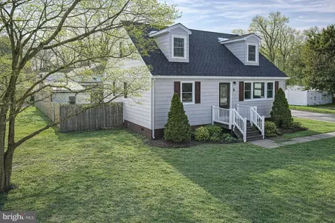 8 Riviera Dr, Pennsville, NJ 08070