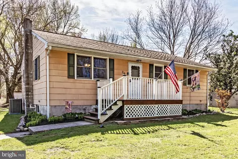 26 Oakdale Ln, Pennsville, NJ 08070