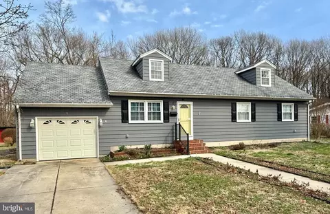 8 Woodside Pl, Pennsville, NJ 08070