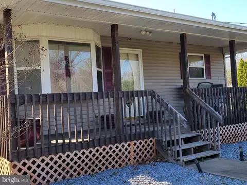 49 Wallace St, Elmer, NJ 08318