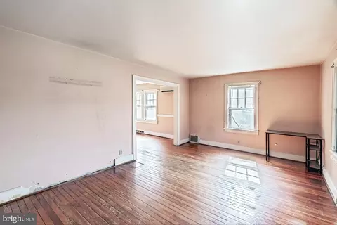 Living - 286 Morrison Ave, Salem, NJ 08079 photo 1 of 3