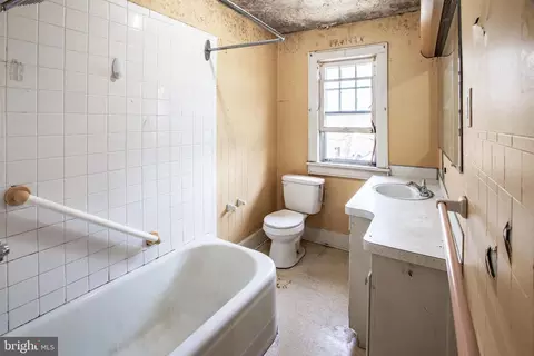 Bath - 286 Morrison Ave, Salem, NJ 08079 photo 1 of 1