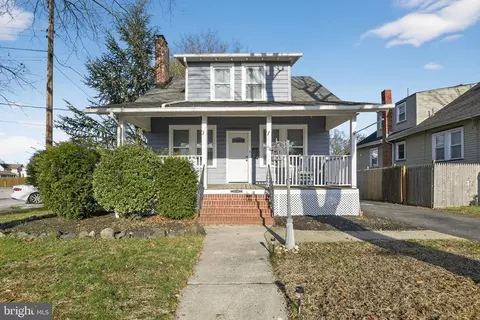 64 Oak St, Pennsville, NJ 08070