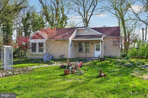 79 E Millbrooke Ave, Woodstown, NJ 08098