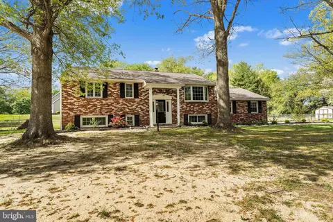 39 Holly Ln, Pilesgrove, NJ 08098