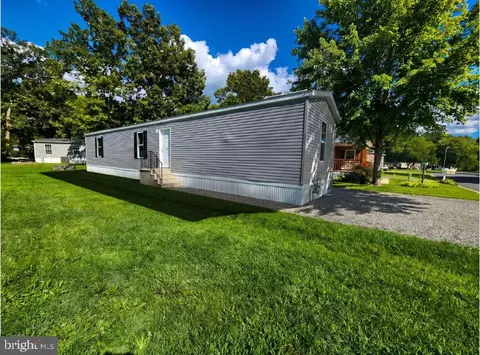 18 Birchwood Dr, Pittsgrove, NJ 08318