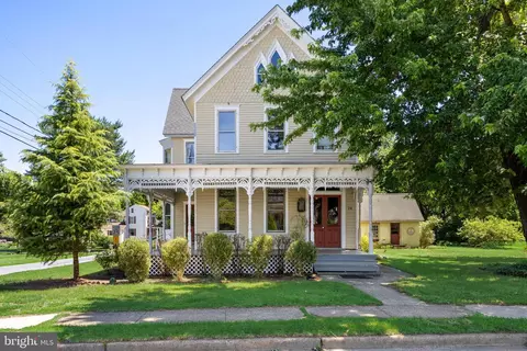 20 N Greenwich St, Alloway, NJ 08001