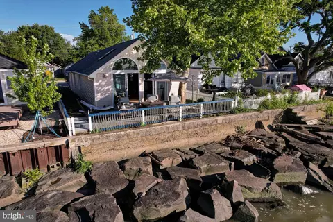 99 N River Dr, Pennsville, NJ 08070