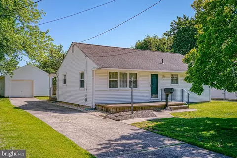 33 Mahoney Rd, Pennsville, NJ 08070