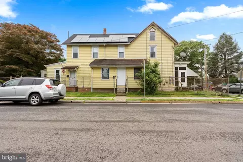 78 Walnut St, Salem, NJ 08079