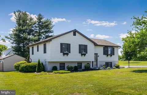 51 S Golfwood Ave, Carneys Point, NJ 08069