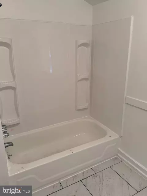 Bath - 176 Griffith St, Salem, NJ 08079 photo 2 of 4