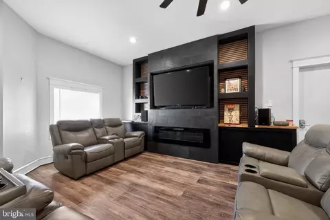 204 E Main St, Penns Grove, NJ 08069
