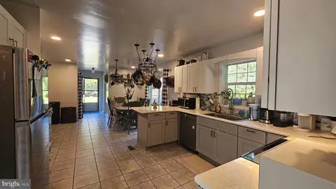 Entry Way - 400 Monroeville Rd, Monroeville, NJ 08343 photo 5 of 8