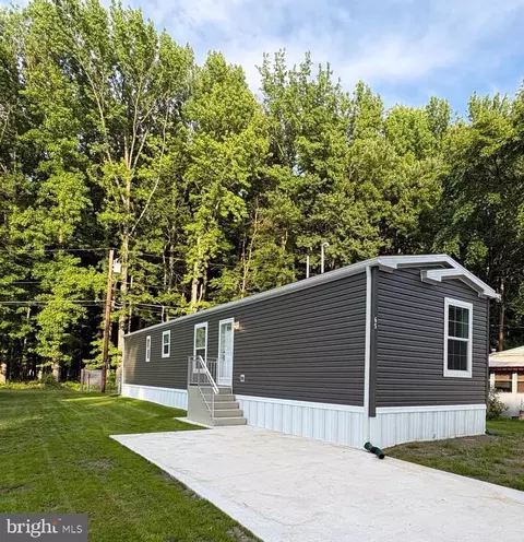 65 Forest Dr, Pennsville, NJ 08070