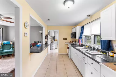 Entry Way - 2 Stuart Dr, Salem, NJ 08079 photo 1 of 4