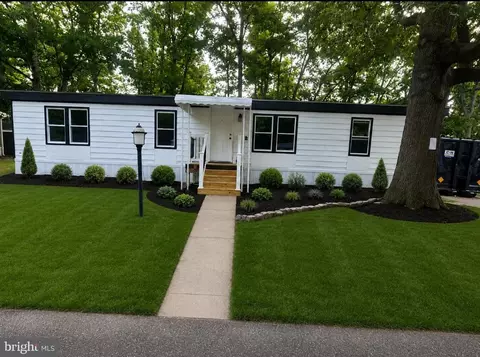 10 Cedarwood Dr, Pittsgrove, NJ 08318