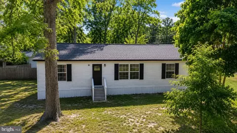 119 Middle Dr #119, Elmer, NJ 08318