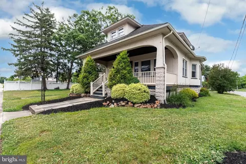 76 Broad St, Elmer, NJ 08318