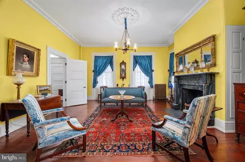 Living - 109 W Broadway, Salem, NJ 08079 photo 3 of 5