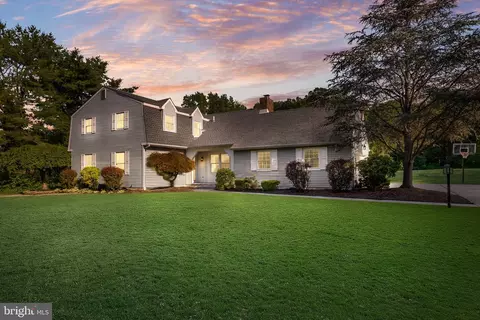 5 Buttonwood Dr, Pilesgrove, NJ 08098