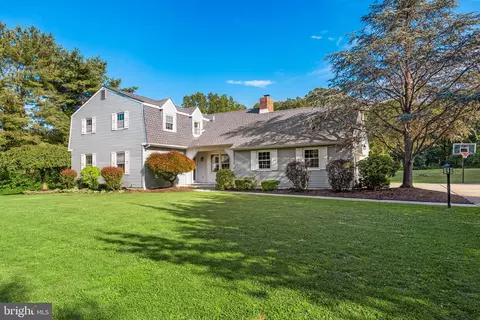 5 Buttonwood Dr, Pilesgrove, NJ 08098