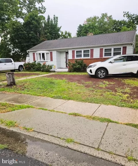 1108 Almond Rd, Pittsgrove, NJ 08318