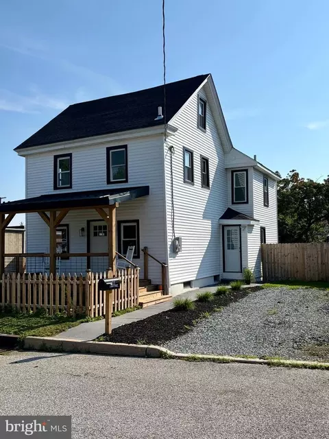 11 Cherry St, Pedricktown, NJ 08067