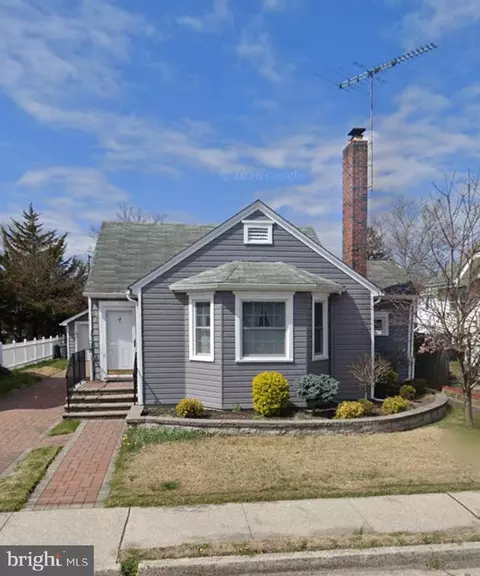 57 Oak St, Pennsville, NJ 08070