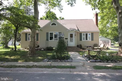 308 Pine St, Carneys Point, NJ 08069