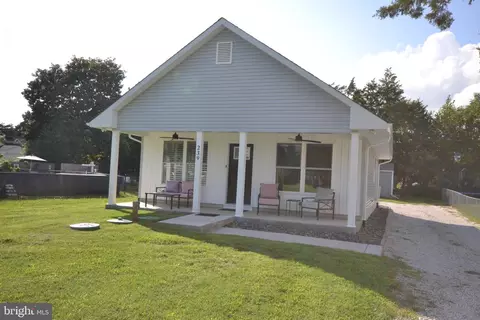 239 Broad St, Elmer, NJ 08318