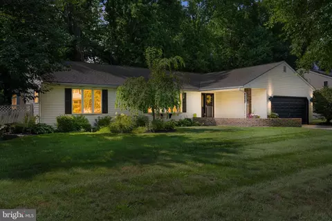 7 Bogart Dr, Pennsville, NJ 08070