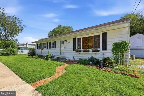 120 Lincoln Dr, Pennsville, NJ 08070