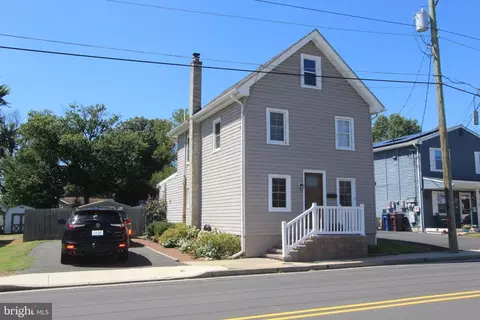 34 Elm St, Woodstown, NJ 08098
