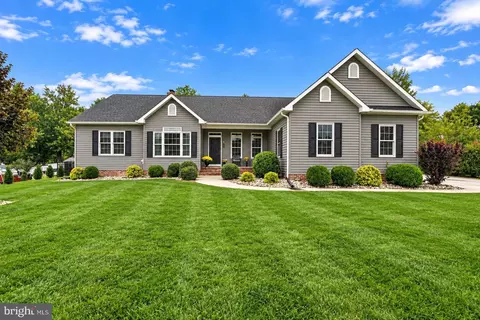 26 Elm St, Woodstown, NJ 08098