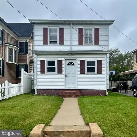 132 S Main St, Elmer, NJ 08318