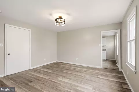 Living - 369 E Broadway, Salem, NJ 08079 photo 4 of 5