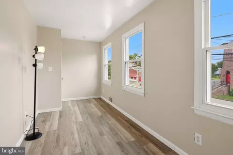 Entry Way - 369 E Broadway, Salem, NJ 08079 photo 3 of 3