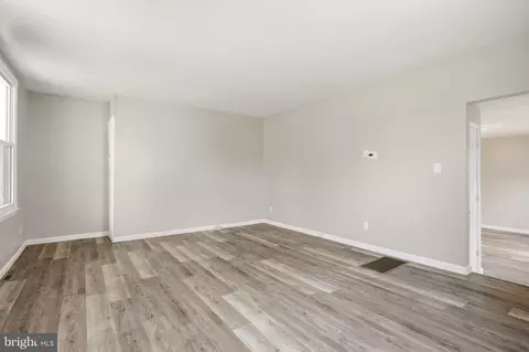 Living - 369 E Broadway, Salem, NJ 08079 photo 3 of 5