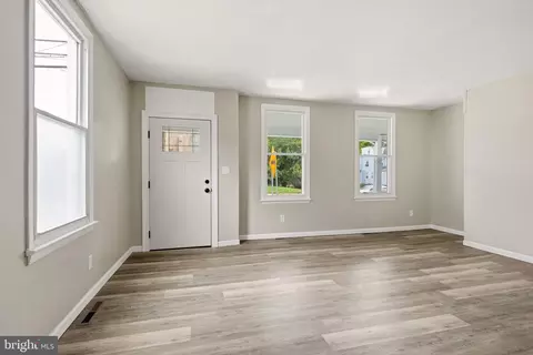 Living - 369 E Broadway, Salem, NJ 08079 photo 1 of 5