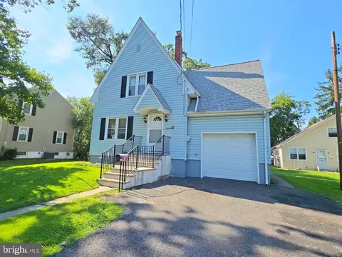 85 Locust Ave, Pennsville, NJ 08070