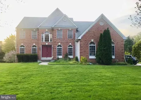 71 Dahmer Rd, Somerset, NJ 08873