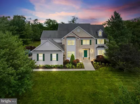 18 Boulder Brook Ct, Belle Mead, NJ 08502
