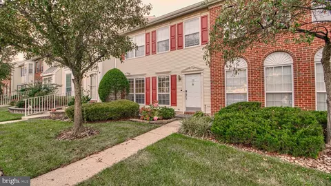 75 Columbus Dr E, Franklin Park, NJ 08823