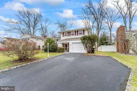 679 Warfield Rd, North Plainfield, NJ 07063 photo 2